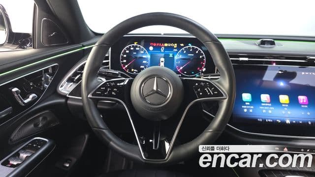 Mercedes-Benz E-Class 2024 — фото 13 из 20