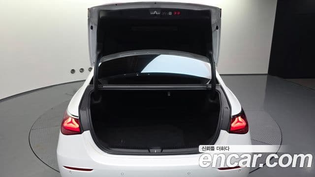 Mercedes-Benz E-Class 2024 — фото 20 из 20
