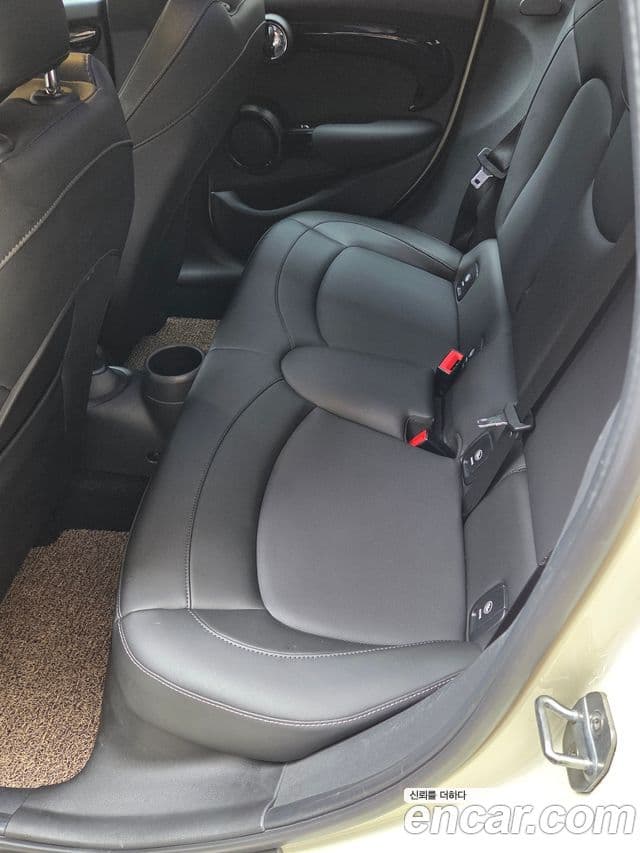 Mini Cooper 2019 — Photo 6/8