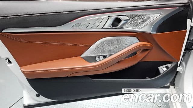 BMW 8 Series 2024 — Photo 2/34
