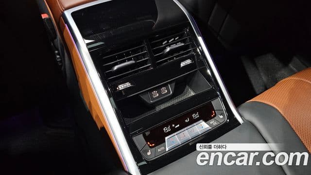 BMW 8 Series 2024 — Photo 6/34