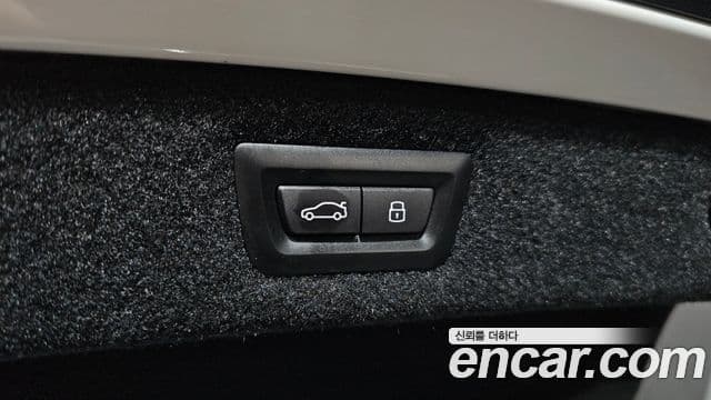 BMW 8 Series 2024 — Photo 22/34