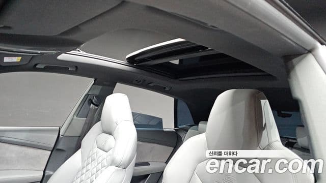 Audi Q7 2022 — ფოტო 18/20