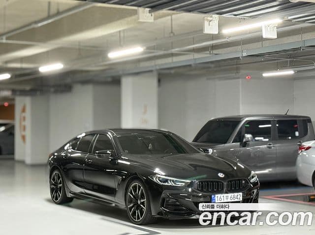 BMW 8 Series 2023 — ფოტო 1/10