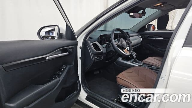 Kia Seltos 2023 — ფოტო 10/20