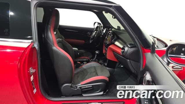 Mini Cooper S 2019 — Şəkil 23/32