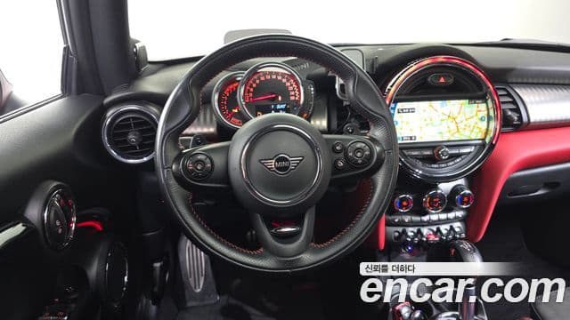 Mini Cooper S 2019 — Şəkil 26/32