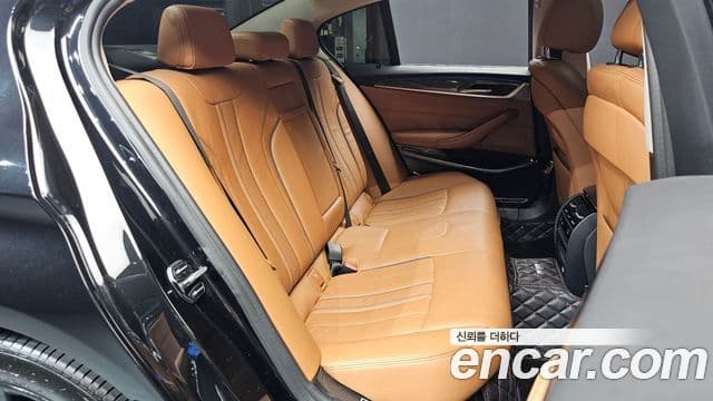 BMW 5 Series 2018 — фото 11 из 20