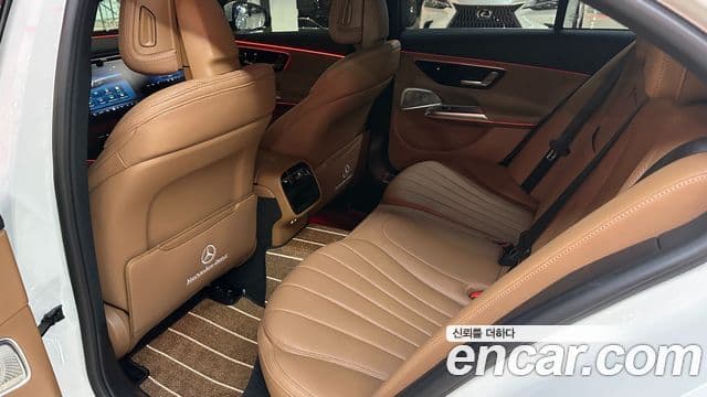 Mercedes-Benz E-Class 2025 — ფოტო 17/20