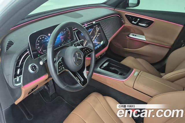 Mercedes-Benz E-Class 2024 — фото 12 из 20