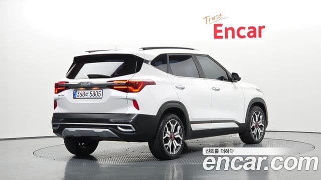 Kia Seltos 2022 — ფოტო 2/20