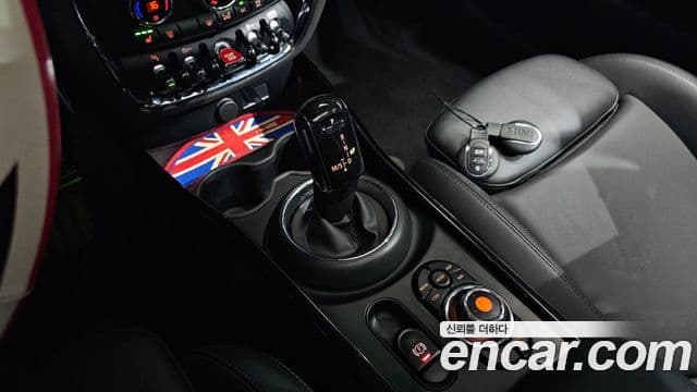 Mini Cooper Clubman 2021 — Фото 9/20
