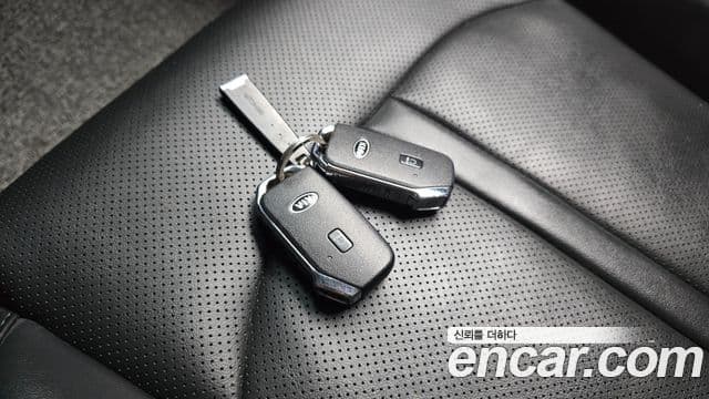 Kia K5 2019 — ფოტო 17/20