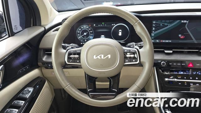 Kia Carnival 2022 — фото 16 из 20