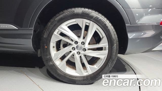 Audi Q7 2021 — фото 5 из 20
