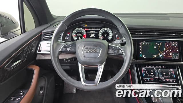 Audi Q7 2021 — Şəkil 13/20