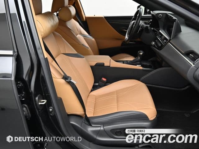 Lexus ES300h 2023 — ფოტო 9/20