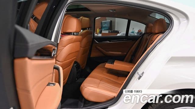 BMW 5 Series 2020 — ფოტო 9/20