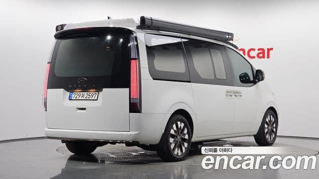 Hyundai Staria 2023 — ფოტო 2/20
