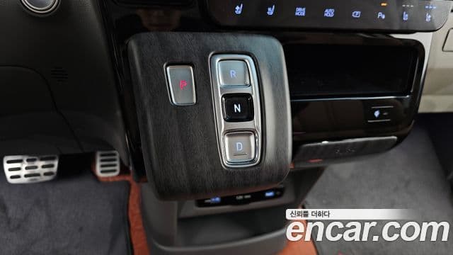 Hyundai Staria 2023 — ფოტო 9/20