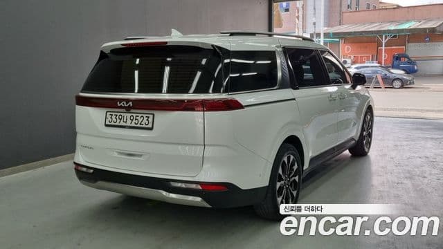 Kia Carnival 2022 — фото 1 из 18