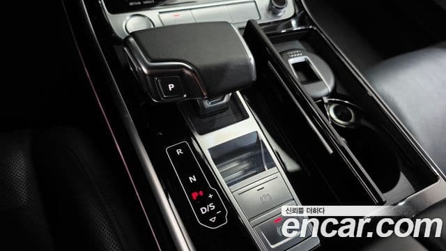 Audi A8 2020 — Şəkil 15/20
