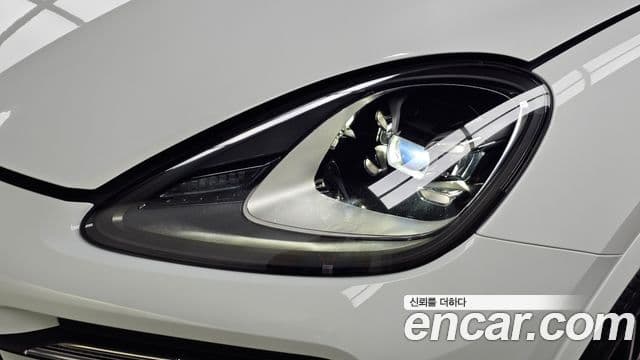Porsche Cayenne 2020 — Photo 12/34