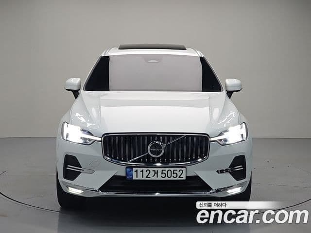 Volvo XC60 2022 — Фото 1/20