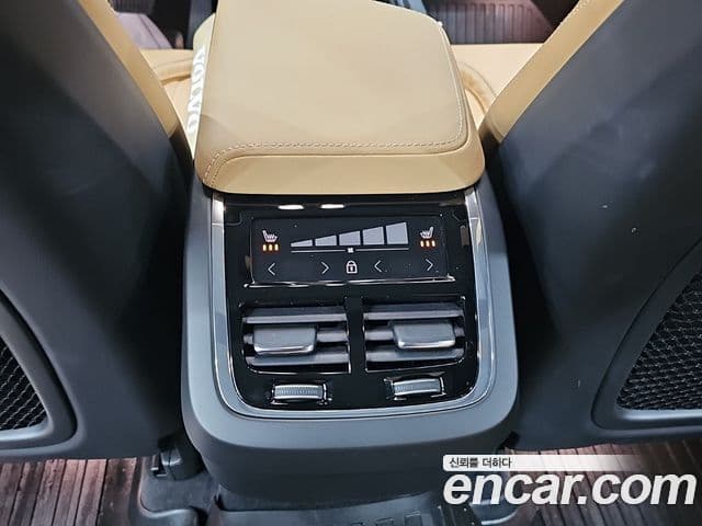 Volvo XC60 2022 — Фото 13/20