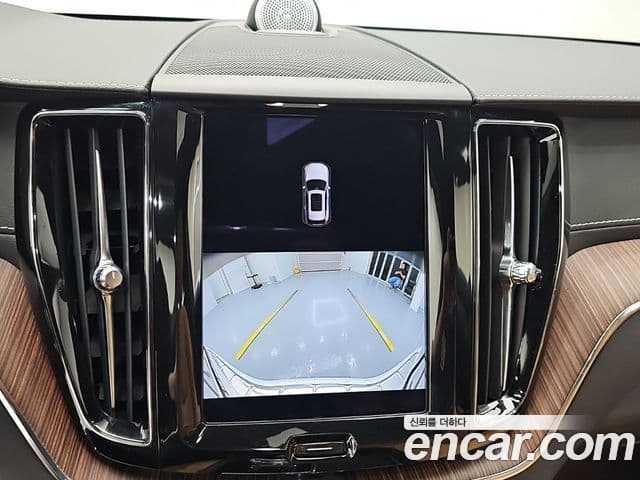 Volvo XC60 2022 — Фото 16/20