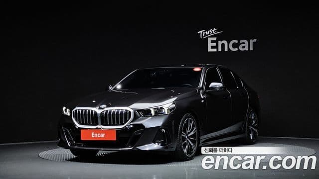 BMW 5 Series 2023 — Фото 1/20