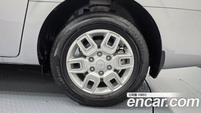 Hyundai Staria 2023 — Photo 2/32