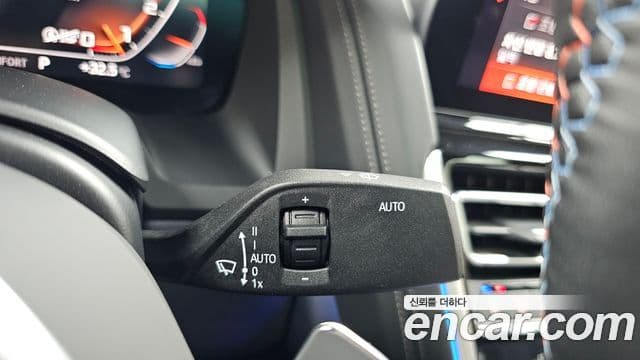BMW 8 Series 2025 — Photo 10/38