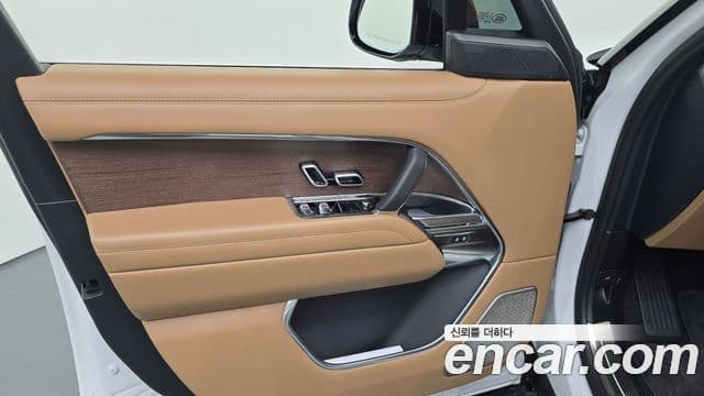 Land Rover Range Rover 2024 — ფოტო 16/41