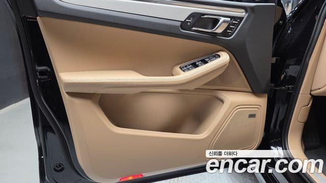 Porsche Macan 2023 — Şəkil 8/31