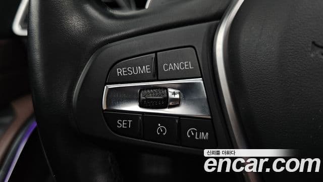 BMW 3 Series 2019 — Photo 25/34