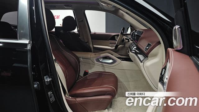 Mercedes-Benz GLS-Class 2023 — Photo 10/40