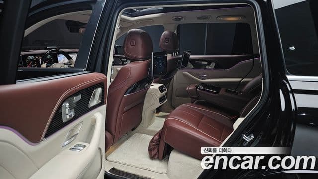 Mercedes-Benz GLS-Class 2023 — Photo 13/40