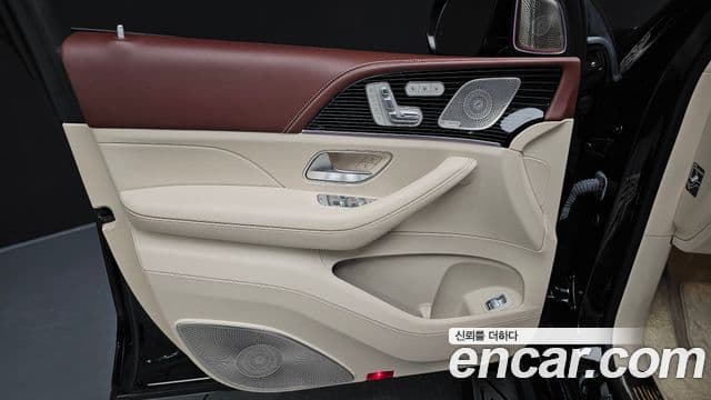 Mercedes-Benz GLS-Class 2023 — Photo 34/40