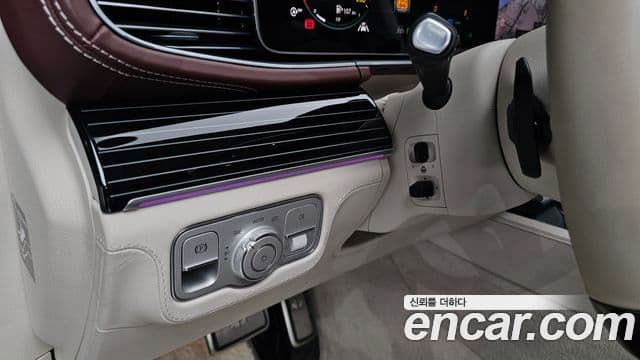 Mercedes-Benz GLS-Class 2023 — Photo 12/40