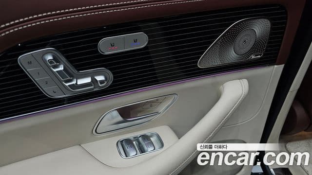 Mercedes-Benz GLS-Class 2023 — Photo 21/40