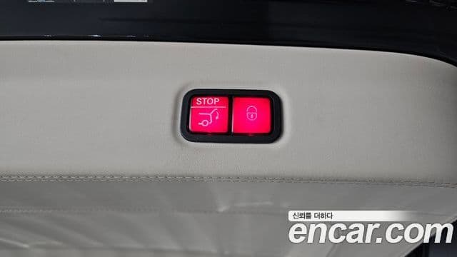 Mercedes-Benz GLS-Class 2023 — Photo 30/40