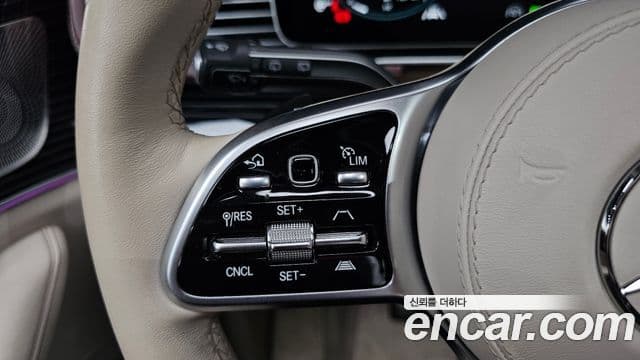 Mercedes-Benz GLS-Class 2023 — Photo 39/40
