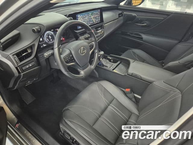 Lexus ES300h 2025 — ფოტო 18/19