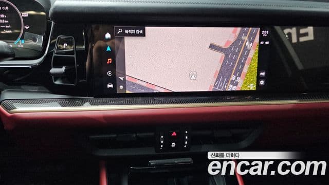 Porsche Cayenne 2024 — Photo 13/38
