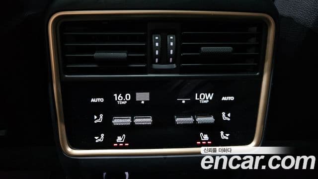 Porsche Cayenne 2024 — Photo 2/38