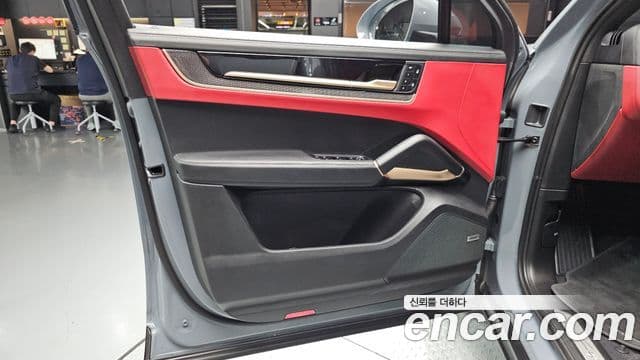 Porsche Cayenne 2024 — Photo 6/38