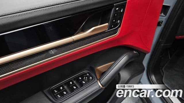 Porsche Cayenne 2024 — Photo 19/38