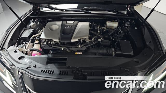 Lexus ES300h 2019 — Şəkil 22/40
