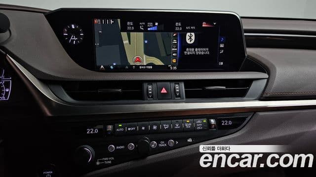 Lexus ES300h 2019 — Şəkil 20/40